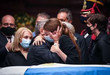Familiares lloran la muerte del ex presdiente